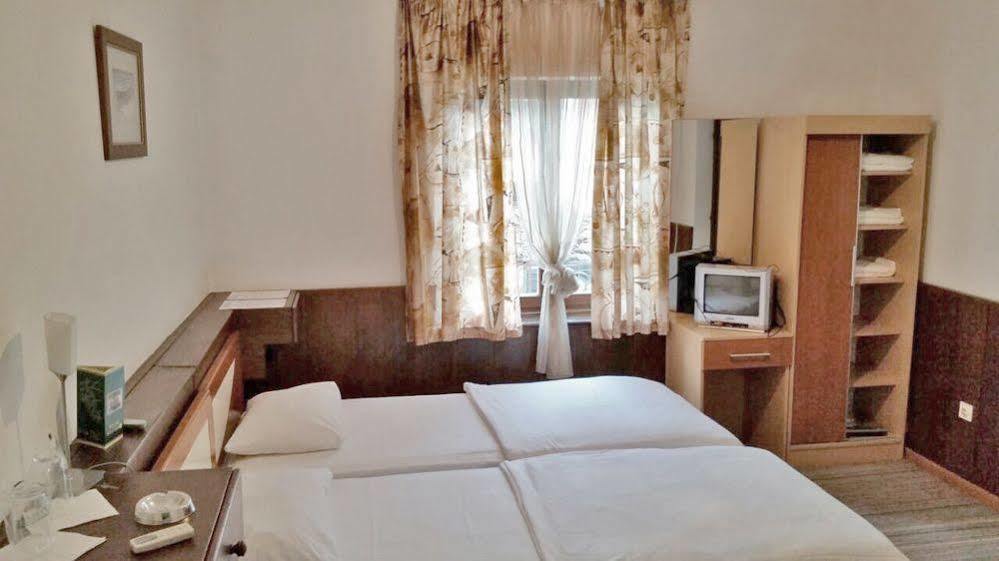 Hotel Splendido Bay Tivat Bagian luar foto